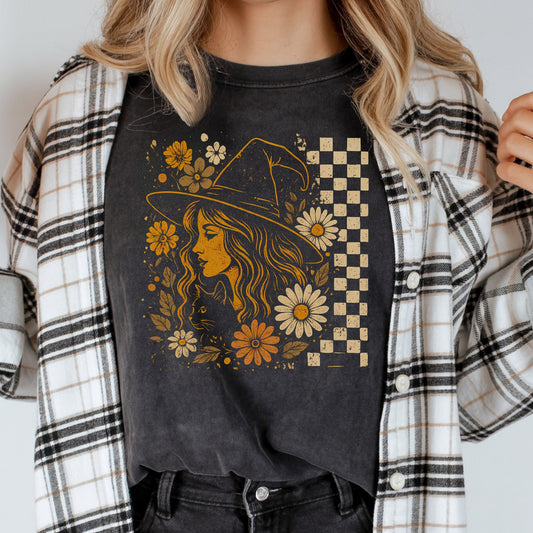 Boho Floral Witch Graphic Tee – Vintage Halloween T-Shirt with Cat & Daisies